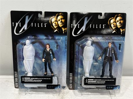 2 X-FILES 1990s FIGURES IN PACKAGE
