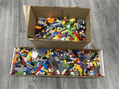 LARGE BIN & TRAY OF LEGO