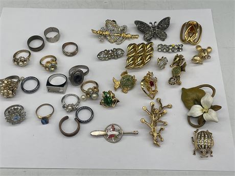 VINTAGE BROOCHES & RINGS (SOME SIGNED)