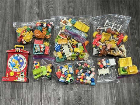 LOT OF VINTAGE FISHER PRICE LITTLE PEOPLE / ACCESSORIES