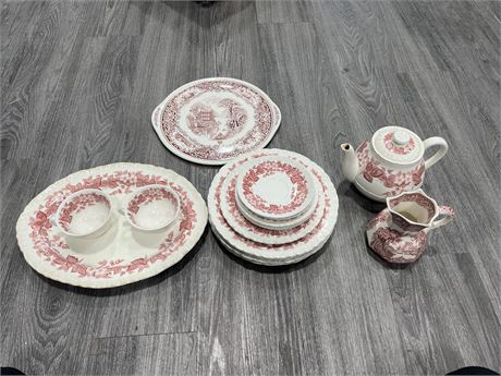 LOT OF WEDGEWOOD / OTHER CERAMIC DISHWARE