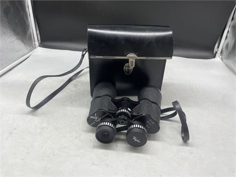 VINTAGE TAYLOR BINOCULARS WIDE ANGLE 7” 10x50 WITH CARRYING CASE