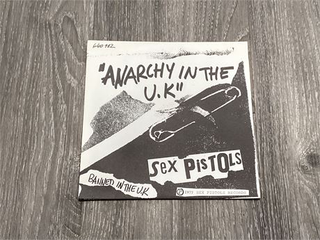 RARE - 1977 SEX PISTOLS - ANARCHY IN THE UK - 45RPM RECORD W/ PICTURE SLEEVE