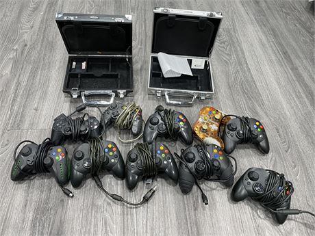 LOT OF VIDEO GANE CONTROLLERS XBOX & PS2 SOME 3RD PARTY & 2 HARDSHELL CARRYING