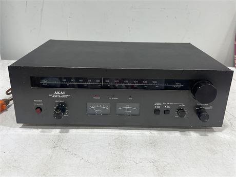 AKAI AT-2400 TUNER - LIGHTS UP OTHERWISE UNTESTED / SOLD AS IS
