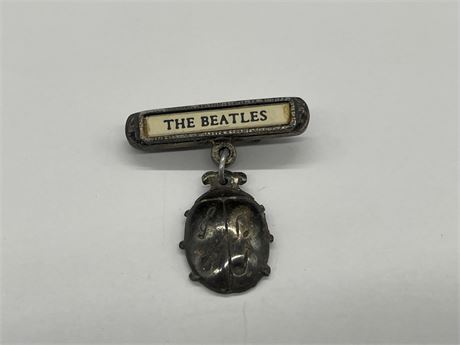 RARE VINTAGE BEATLES SGT. PEPPERS LONLEY HEARTS CLUB BAND BROOCH