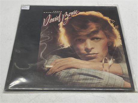 DAVID BOWIE - YOUNG AMERICANS - NEAR MINT (NM)
