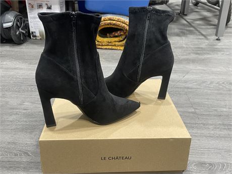 (NEW) LE CHATEAU HEELS- RETAIL $110 - SIZE 37 -