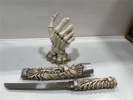 DECORATIVE SKULL & BONES DESIGN SWORD W/ SPOOKY SKELETON HAND DISPLAY