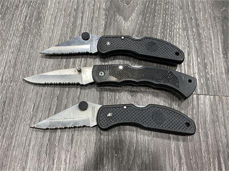 3 POCKET KNIVES