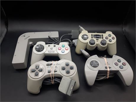 COLLECTION OF PLAYSTATION CONTROLLERS & MULTI TAPS