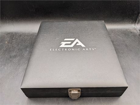 LIMITED EDITION EA MULTIPLE GAMES IN ONE COLLECTORS BOX - EXCELLENT CONDITION