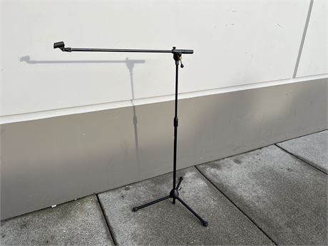 MICROPHONE STAND - ADJUSTABLE HEIGHT