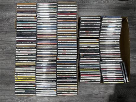 ~175 COUNTRY CDS GREAT CONDITION