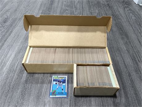 2 BOXES OF TOPPS 1989 NFL CARDS INCLUDING TROY AIKMAN RC