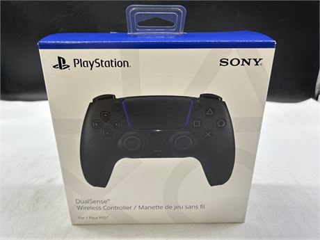 PS5 DUALSENSE WIRELESS CONTROLLER - NEW IN BOX