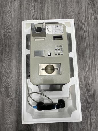 VINTAGE PAY PHONE IN NEW CONDITION WITH KEYS