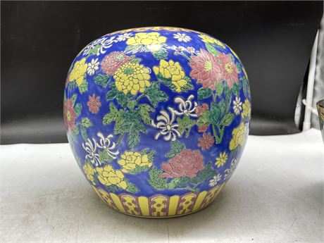 CHINESE HAND PAINTED VASE 9”