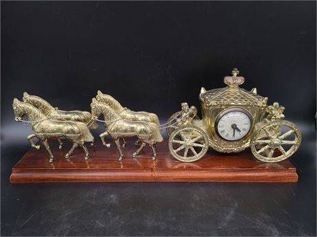 VINTAGE UNITED METAL GOODS HORSE & CARRIAGE ELECTRIC CLOCK (Tells perfect time)