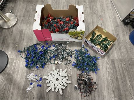 BOX OF MIXED CHRISTMAS LIGHTS - 8 SETS OF LIGHTS & 5 EXTENSION CORDS