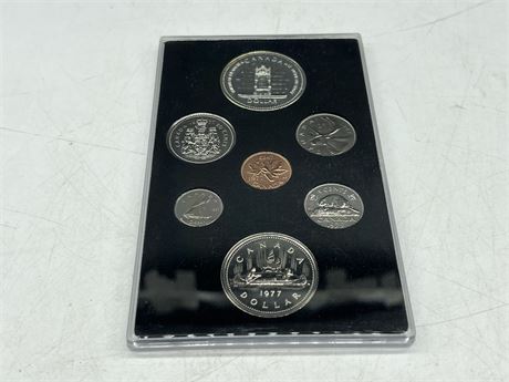 1977 RCM UNCIRCULATED DOUBLE DOLLAR SET - CONTAINS SILVER