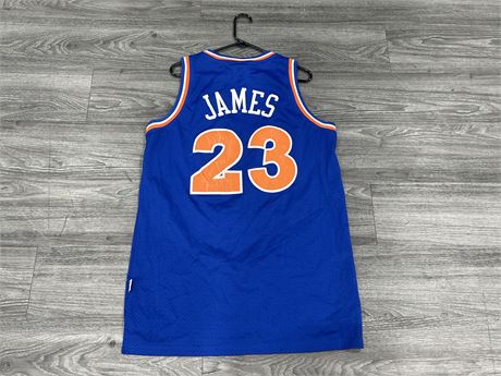 LEBRON JAMES CLEVELAND CAVALIERS BASKETBALL JERSEY - SIZE M
