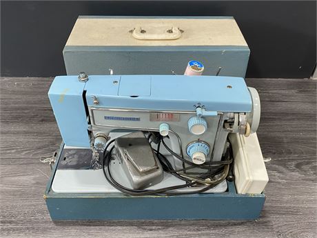 VINTAGE KENMORE SEWING MACHINE (Baby blue colour)