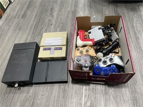 BOX OF VIDEO GAMD CONTROLLERS & CONSOLES