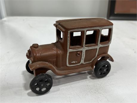 CAST IRON VINTAGE STYLE TRUCK (6” wide)