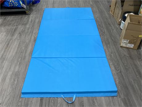 Urban Auctions - BLUE FOLDABLE FOAM MAT (4’X8’)