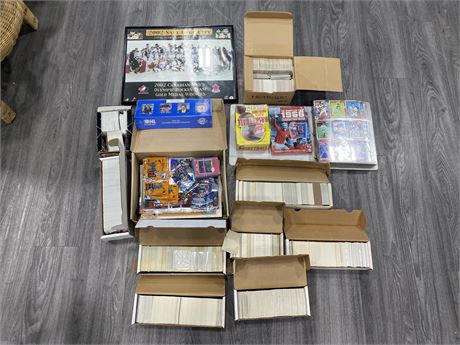 LARGE LOT OF VARIOUS SPORTS CARDS AND COLLECTABLES