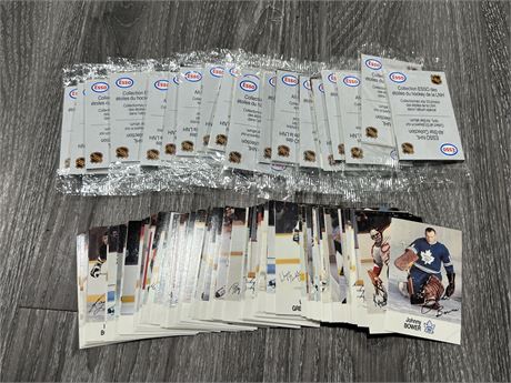 19 UNOPENED 1988/89 ESSO NHL PACKS & 100 SINGLE CARDS