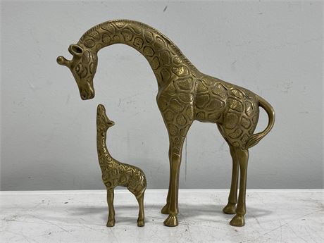 VINTAGE BRASS GIRAFFES 2PC - BABY KISSING MOTHER / TAIWAN (9” TALLEST)