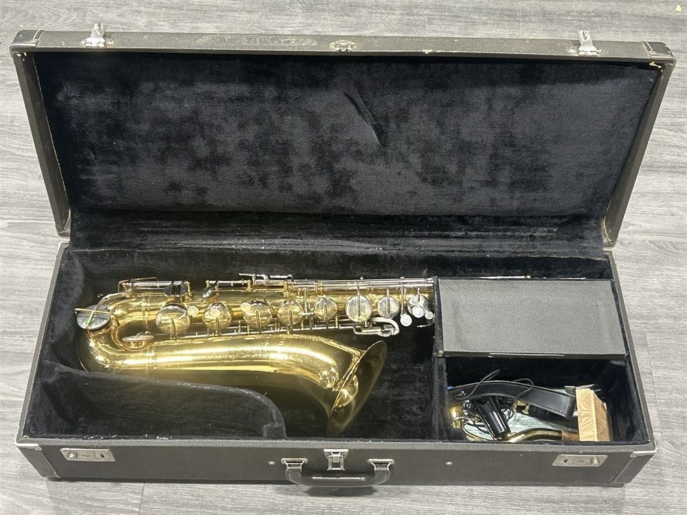 Urban Auctions SELMER BUNDY TENOR SAXOPHONE W / MOUTHPIECE