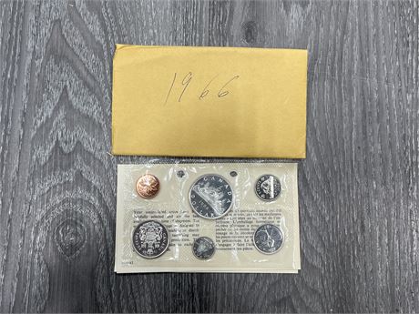 1966 ROYAL CANADIAN MINT COIN SET (SILVER)
