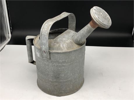 VINTAGE GALVANIZED WATER CAN