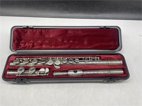 YAMAHA F100SII FLUTE IN CASE