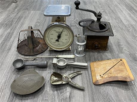 COFFEE GRINDER & SCALES & KITCHEN TOOLS
