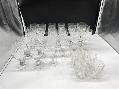 LOT OF CRYSTAL / GLASSWARE