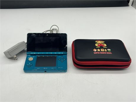 NINTENDO 3DS W/CHARGER & BAG - WORKS