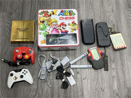COLLECTABLE LOT INCLUDING VIDEO GAME ACCESSORIES, BOARD GAMES, ETC