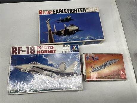 3 FIGHTER JET MODELS F14,F15,F18 (BOX CRUSHED BUT MODEL OK SEALED)