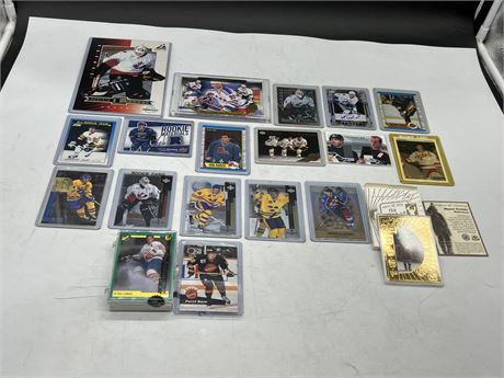 LOT OF MISC HOCKEY CARDS - INCLUDES MANY ROOKIES, JERSEY CARDS, ETC
