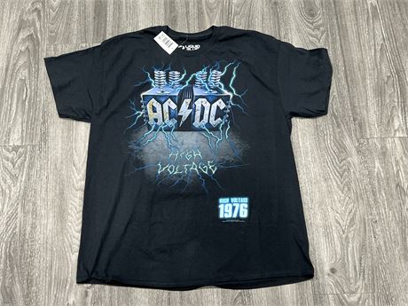 NEW WITH TAGS AC/DC LIQUID BLUE T SHIRT SIZE XL