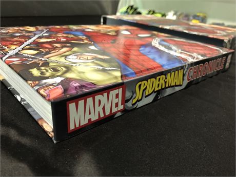 LARGE MARVEL SPIDER-MAN CHRONICLE BOOK