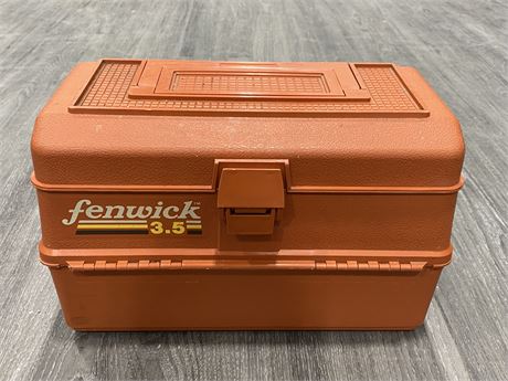 VINTAGE FENWICK MODEL 3.5 FISHING TACKLE BOX - 5 TRAYS W/DIVIDERS (8”X14”X9”)