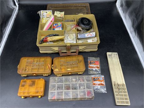 VINTAGE FISHING LOT W/ LUCKY LOUIE & MORE