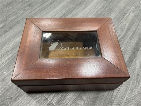 CALL OF THE WILD CIGAR HUMIDOR - BOTTOM PANELS NEED TO BE RE GLUED
