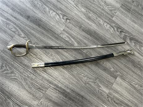 VANCOUVER POLICE DEPARTMENT 100 YEAR COMMEMORATIVE SWORD / 1886-1986 (37”)