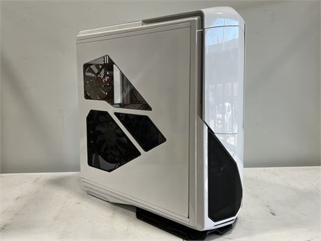 WHITE FULL SIZE GAMING COMPUTER TOWER CASE